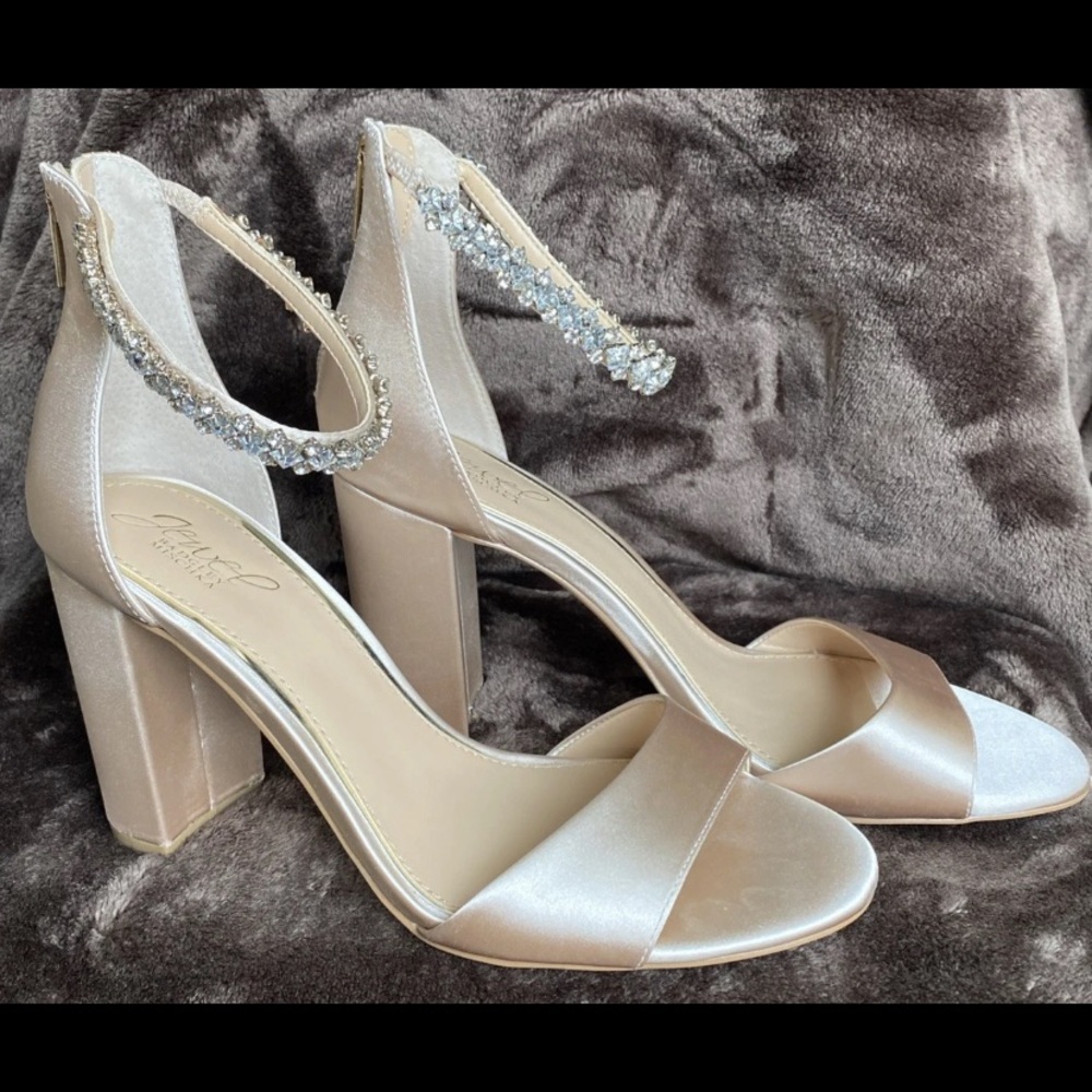 NIB Women’s Jewel Badgely Mischka Embellished Ankle Strap Heels - Champagne Sz 9
